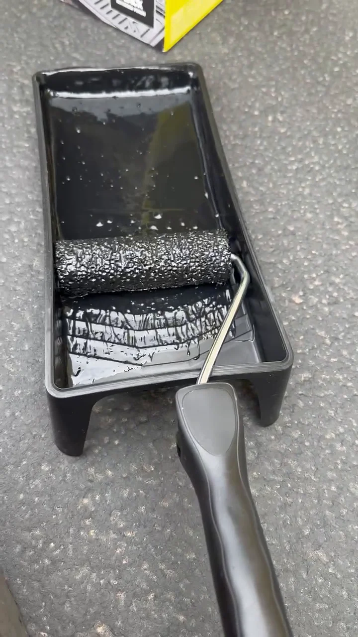 The black-handled textured roller and tray from my correction session.